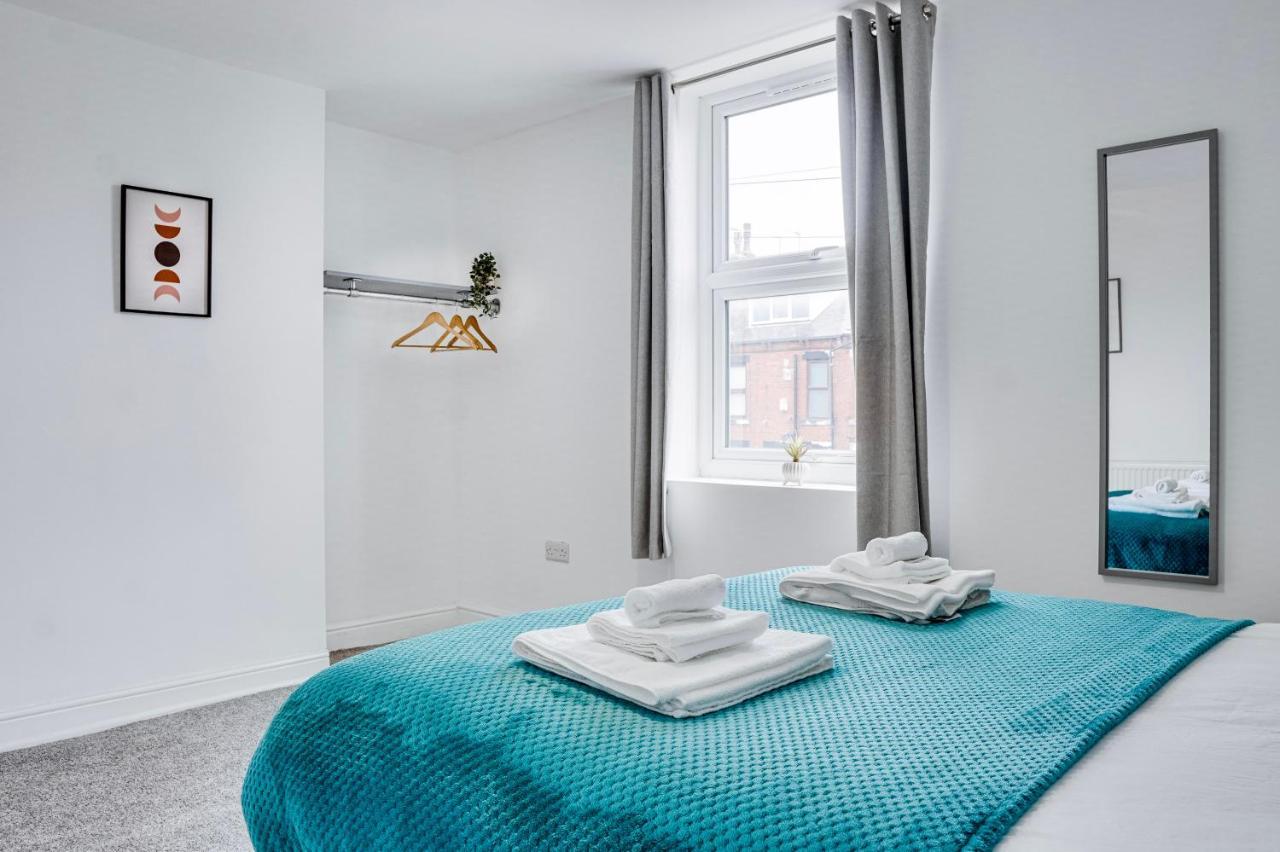 Spacious 4 Bedroom House Near Leeds Cc Beeston Hill Extérieur photo