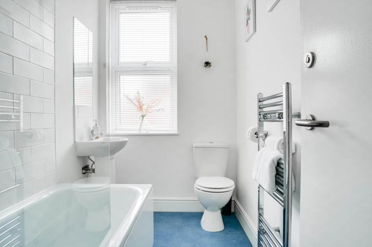 Spacious 4 Bedroom House Near Leeds Cc Beeston Hill Extérieur photo