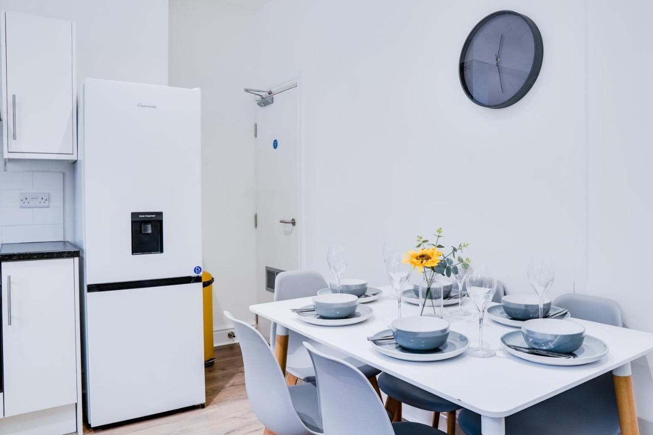 Spacious 4 Bedroom House Near Leeds Cc Beeston Hill Extérieur photo