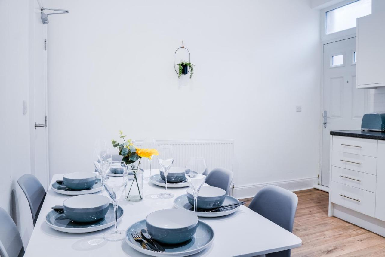 Spacious 4 Bedroom House Near Leeds Cc Beeston Hill Extérieur photo