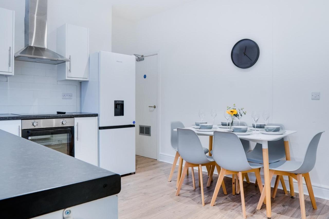 Spacious 4 Bedroom House Near Leeds Cc Beeston Hill Extérieur photo